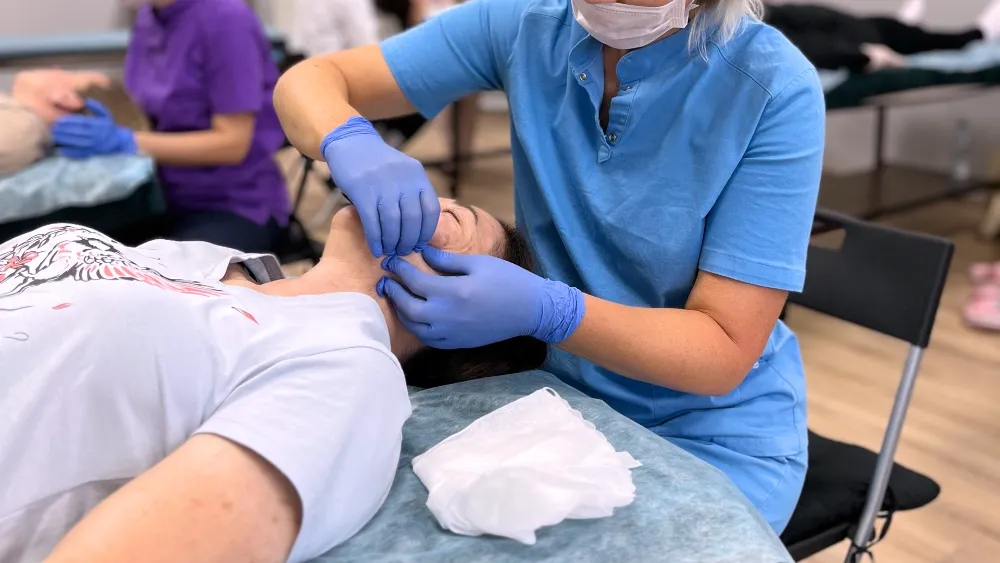 Миофасциальный массаж лица